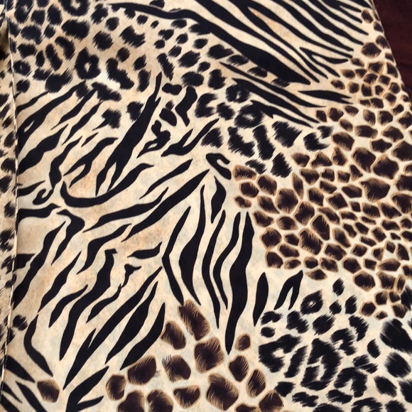 Leopard jungle print skirt with front slit. - Picture 2 of 5